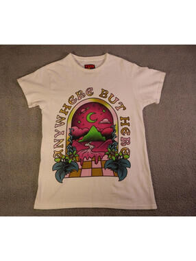 Teen Hearts Graphic shirt Small "Anywhere But Here" Tarot
